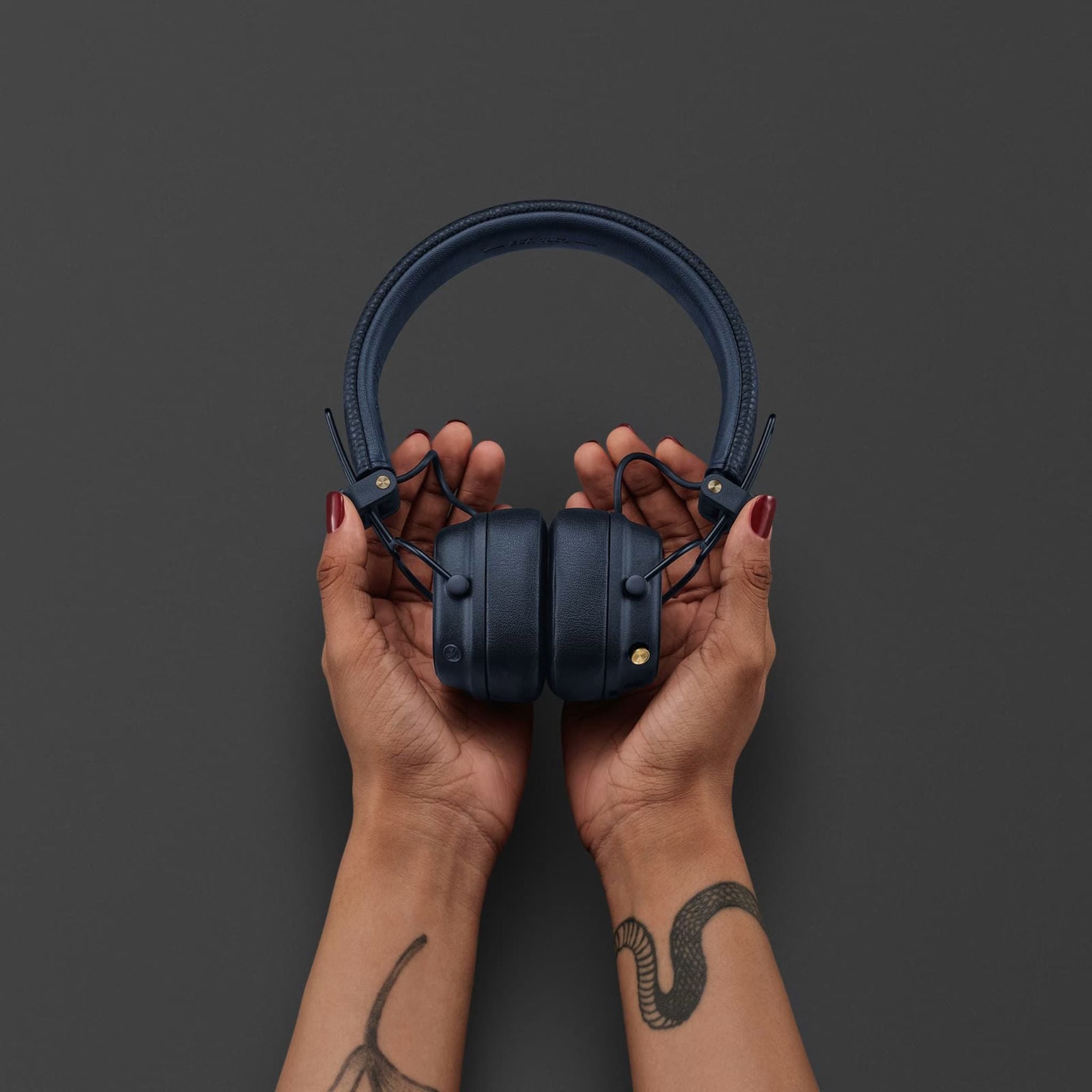 Marshall Major V Wireless On-Ear Headphones with Rugged & Foldable Design, Wireless Charging, 3 Hours Charging Time, Customizable M-Button, Bluetooth Version 5.3, Up to 100 Hours Play Time - Blue
